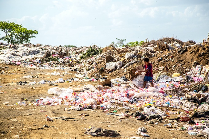 Discarica ragazzo in Africa